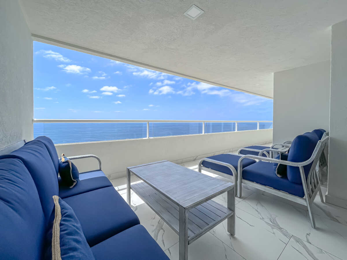 Ocean views 2-bedroom condo, 13th floor