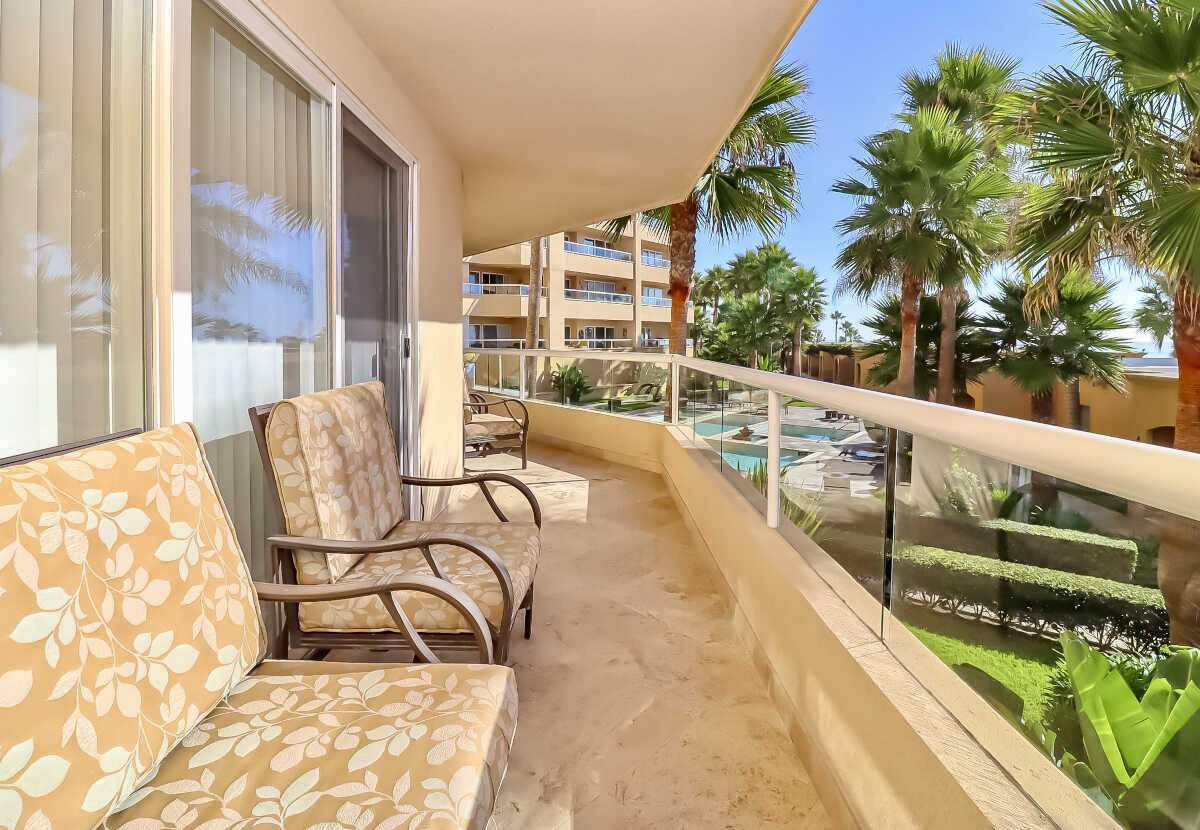 Beach paradise 2-bedroom condo, 1st floor