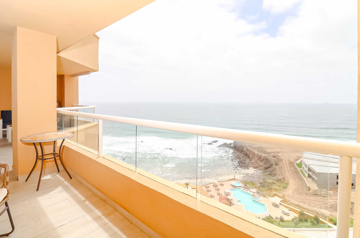 Luxury Condo, Pools & Beach Access, 2 bedrooms, 10th floor