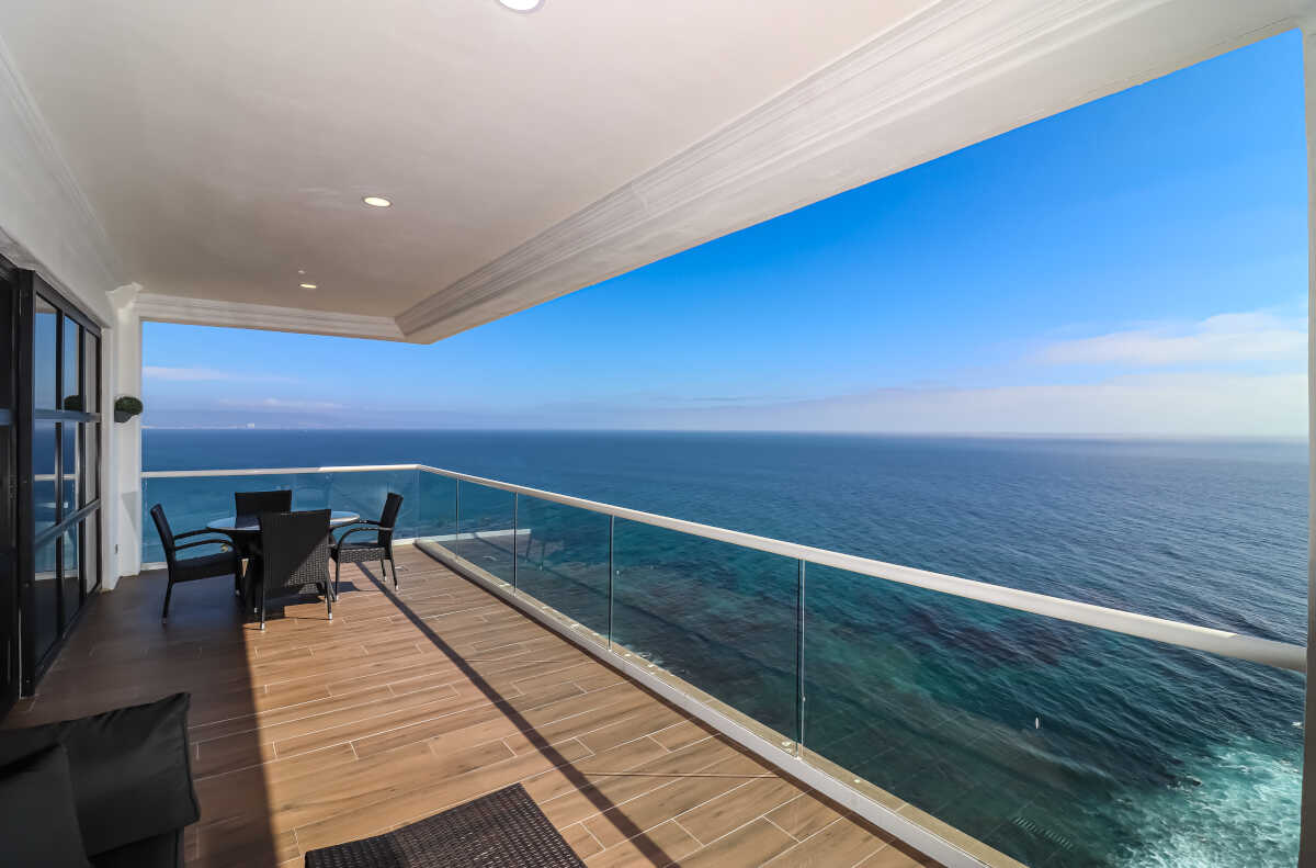 New urban 2-bedroom condo, 18th floor