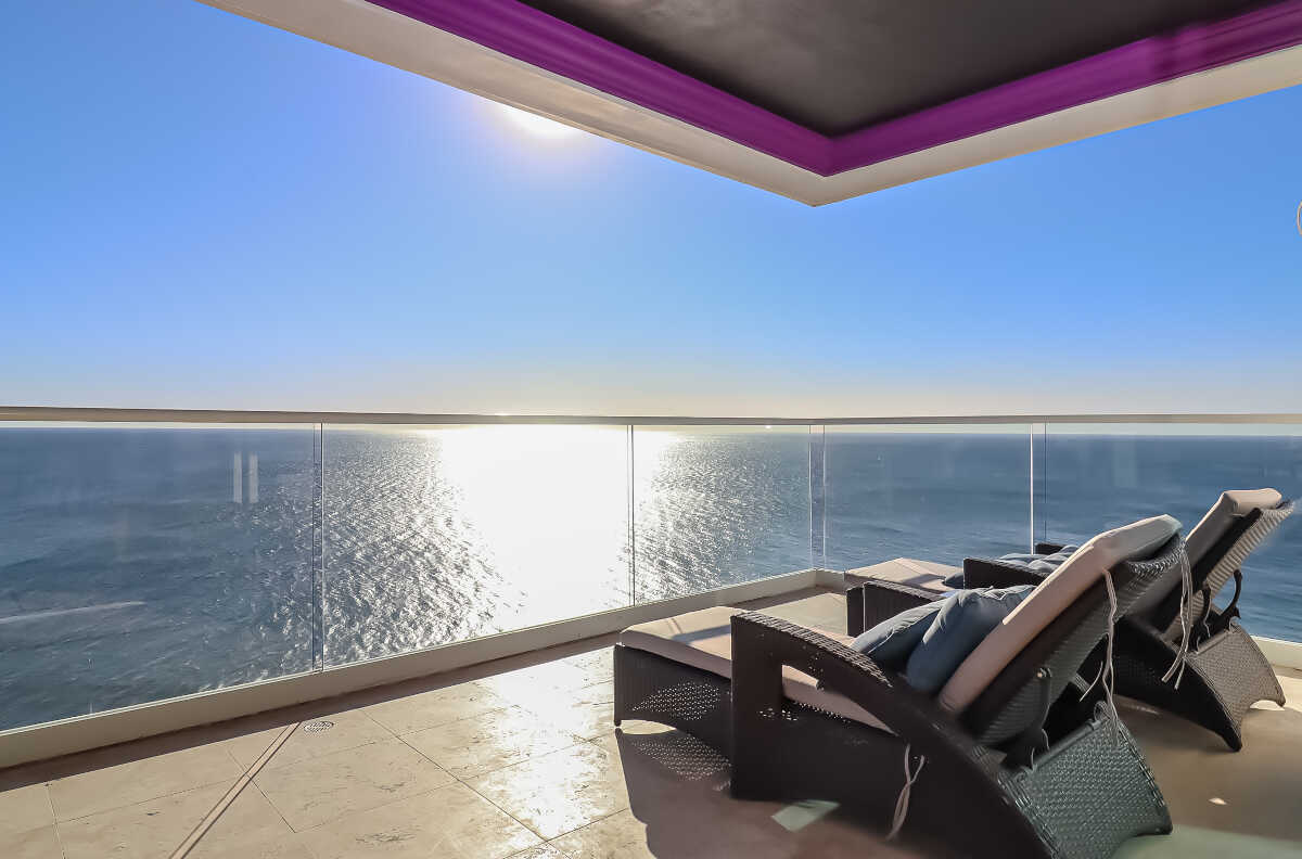 Luxury & spacious 2-bedroom condo, 18th floor