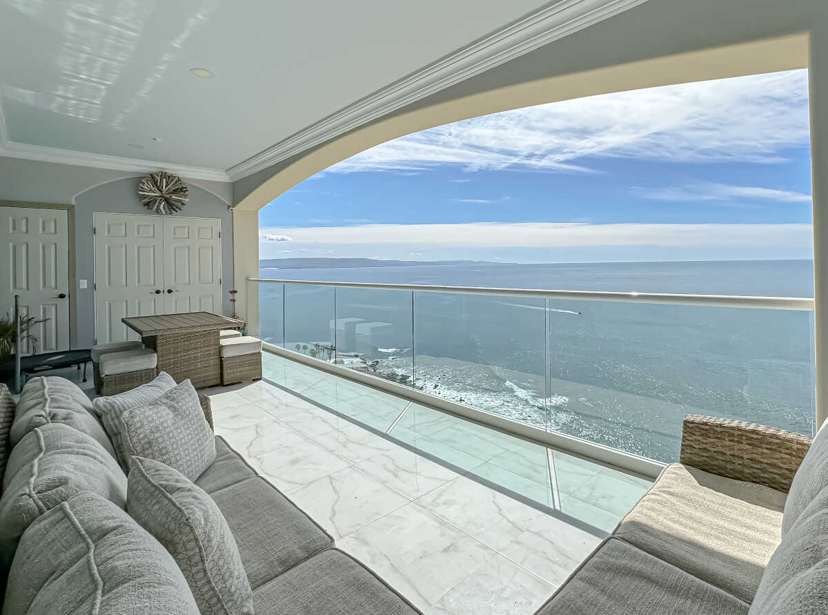 New stylish 2-bedroom condo, 20th floor