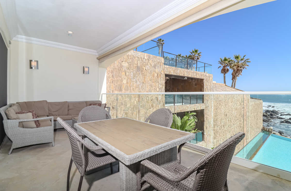 Dreamy oceanfront 3-bedroom condo, 2nd floor