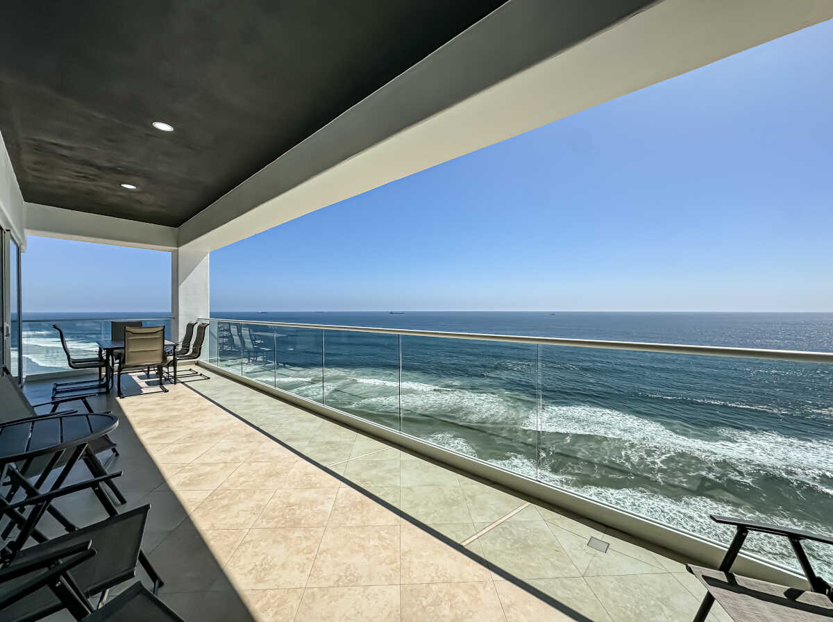 Luxurious Beachfront Condo, 3br, 11th floor
