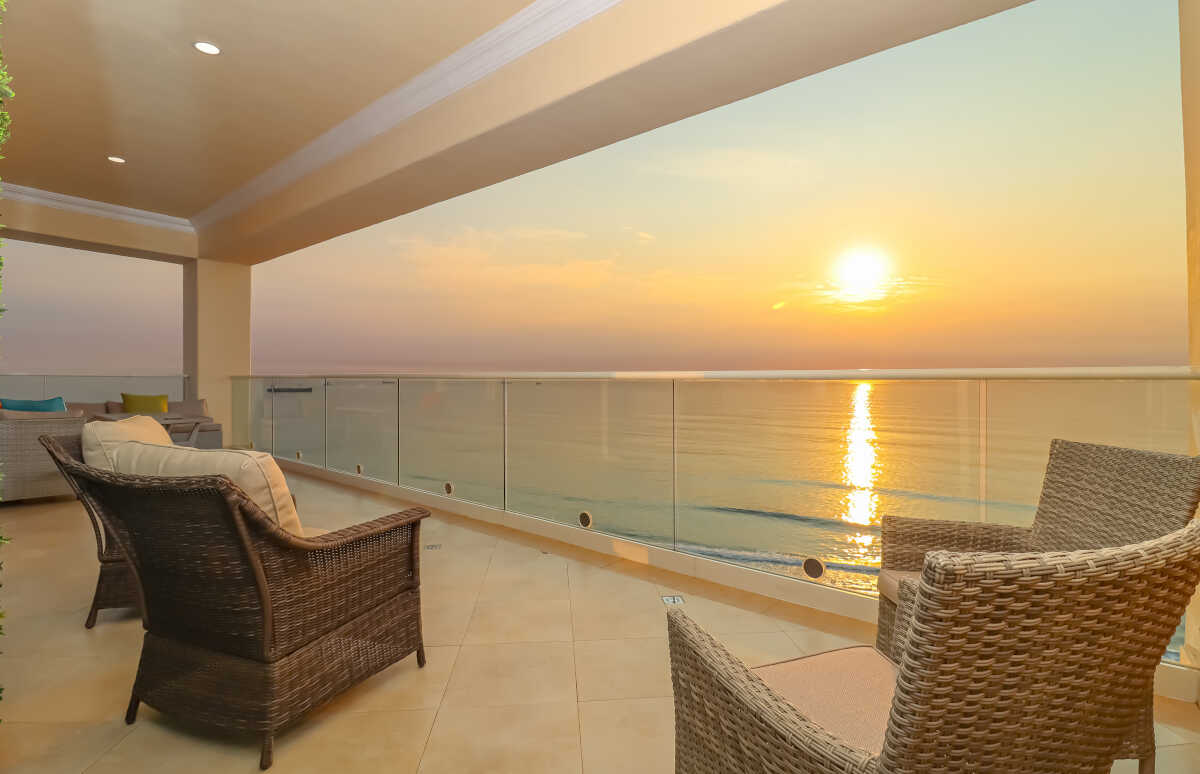 Elegant Beach Front Condo, 3 bedrooms, 15th floor