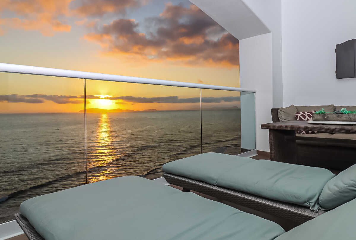 Romantic Sunset, Beachfront Condo, 3 Bedrooms, 19th floor