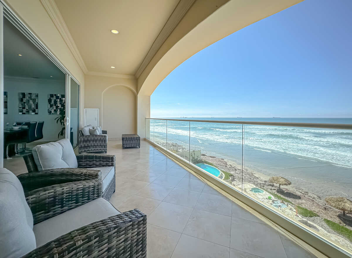 Modern & Stylish Condo, 3rd floor, 2 bedrooms