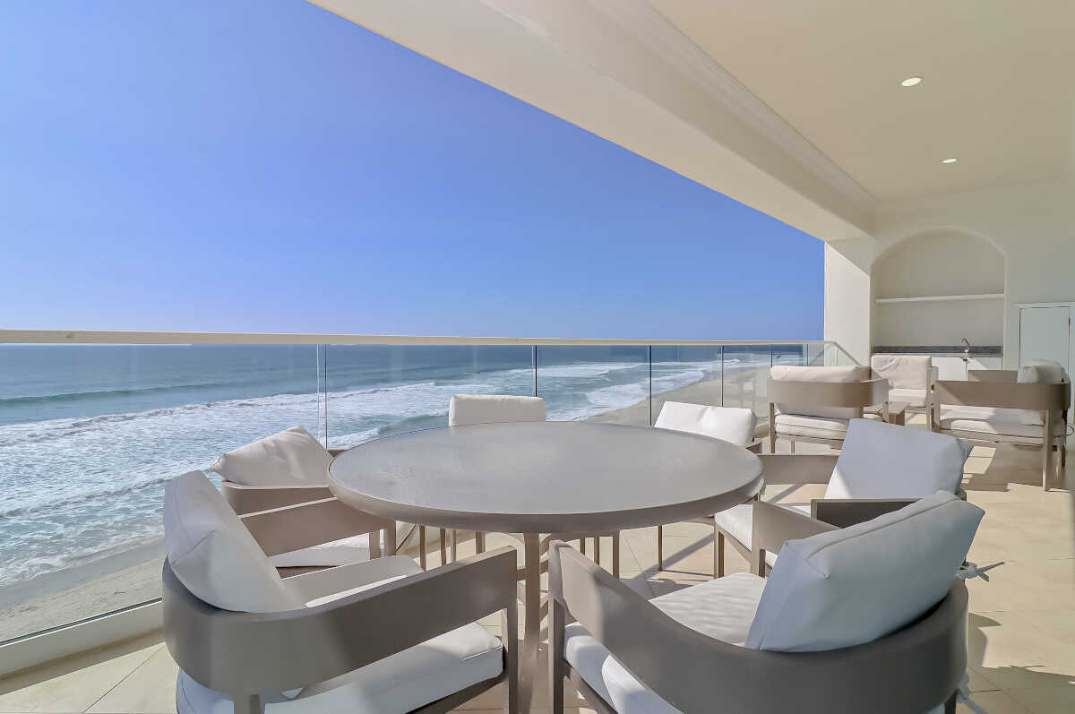 Modern beachfront 3-bedroom condo, 5th floor